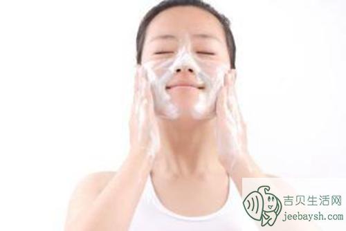 正确洗脸是有效去除脸上痘痘的前提 分享6种洗脸祛痘正确方法